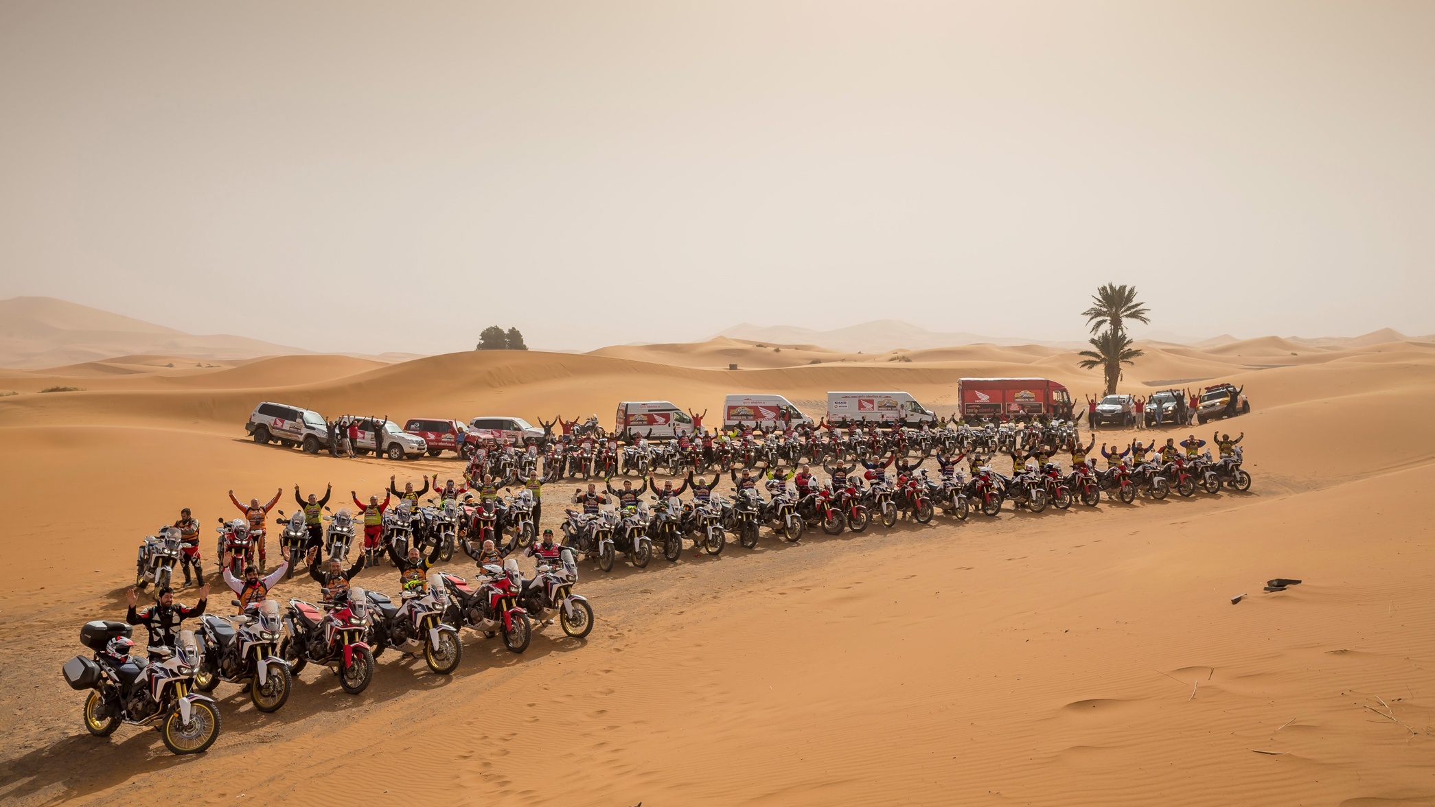 Grupo de motorista en el Africa Twin Epic Tour en Marruecos